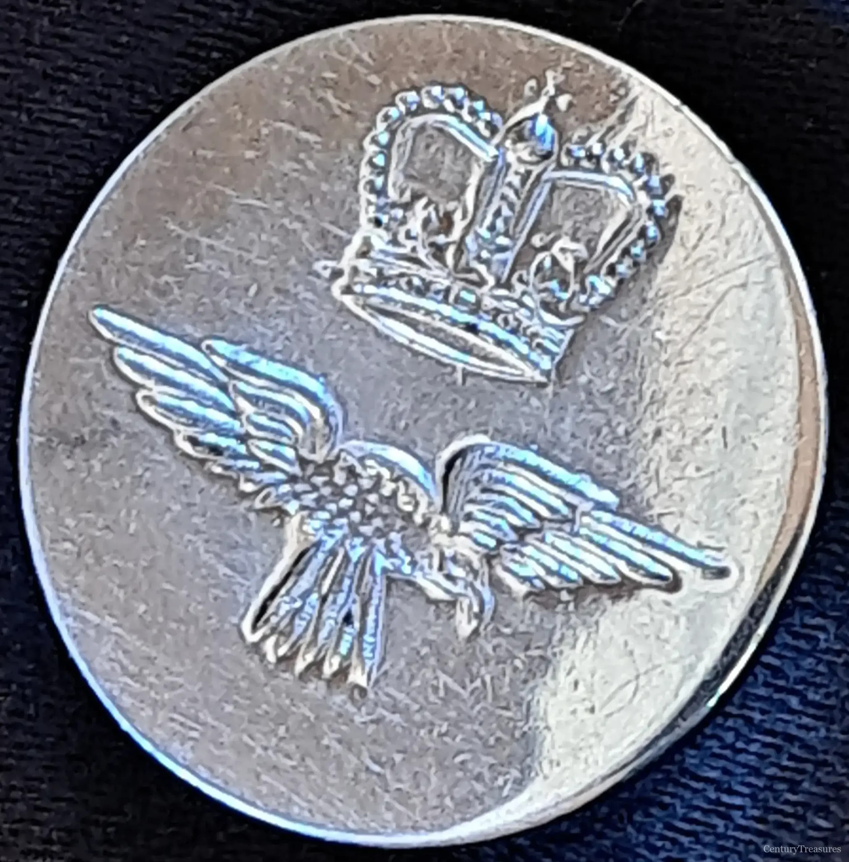 British RAF Queen's Crown Mess Waiter Button