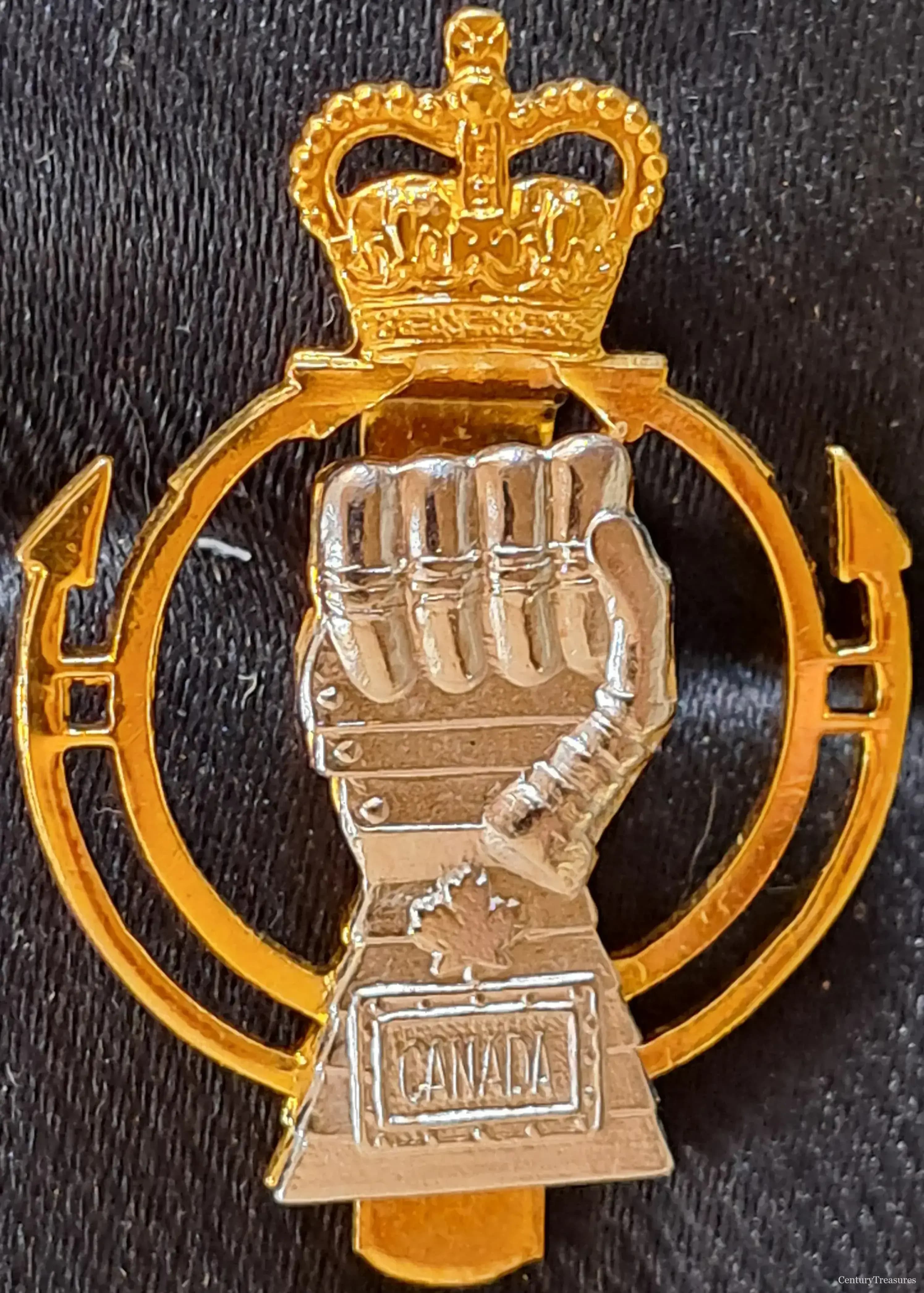 Royal Canadian Armoured Corps Staybrite Cap Badge