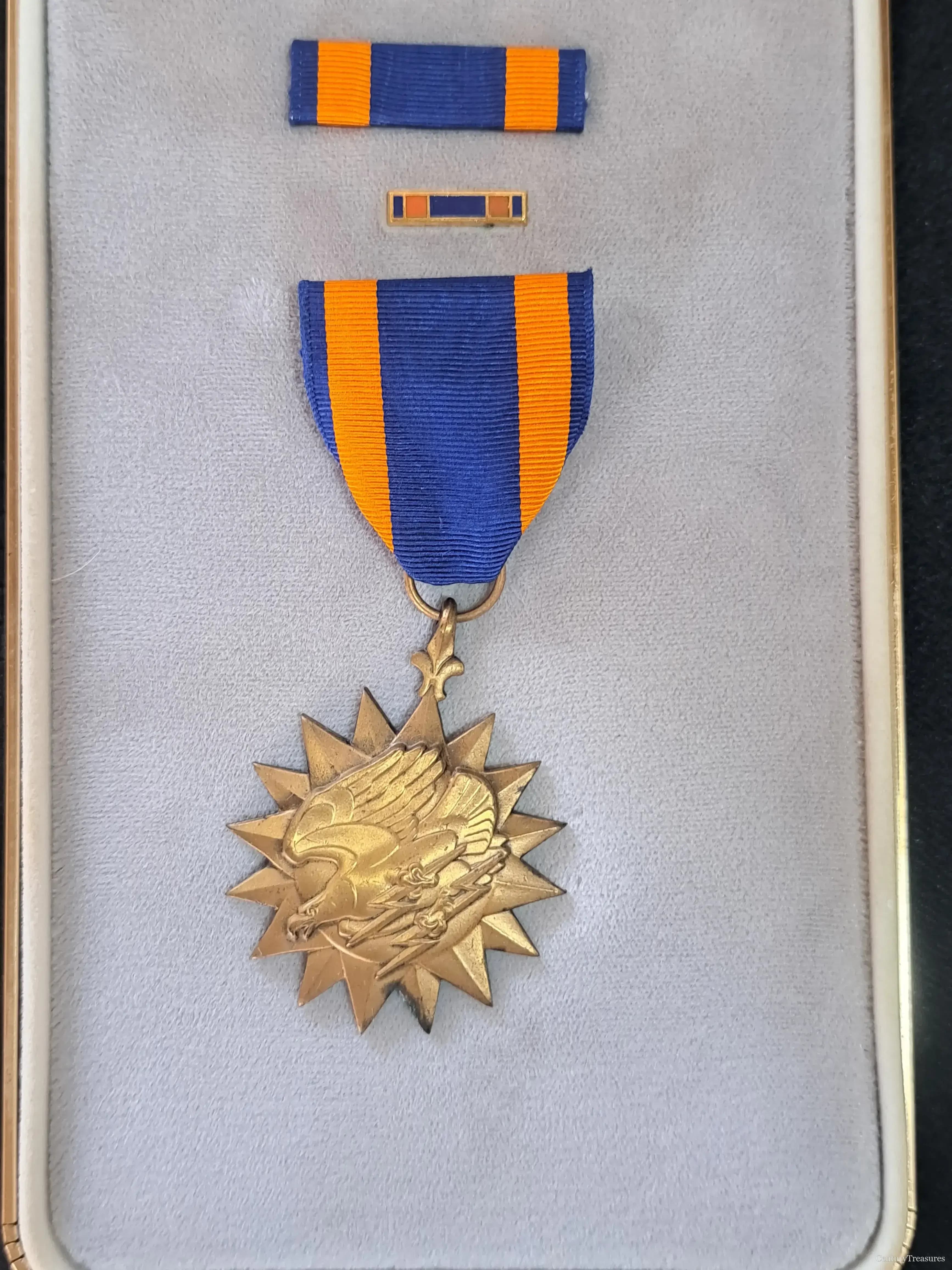 US Military Air Medal Presentation Cased Set