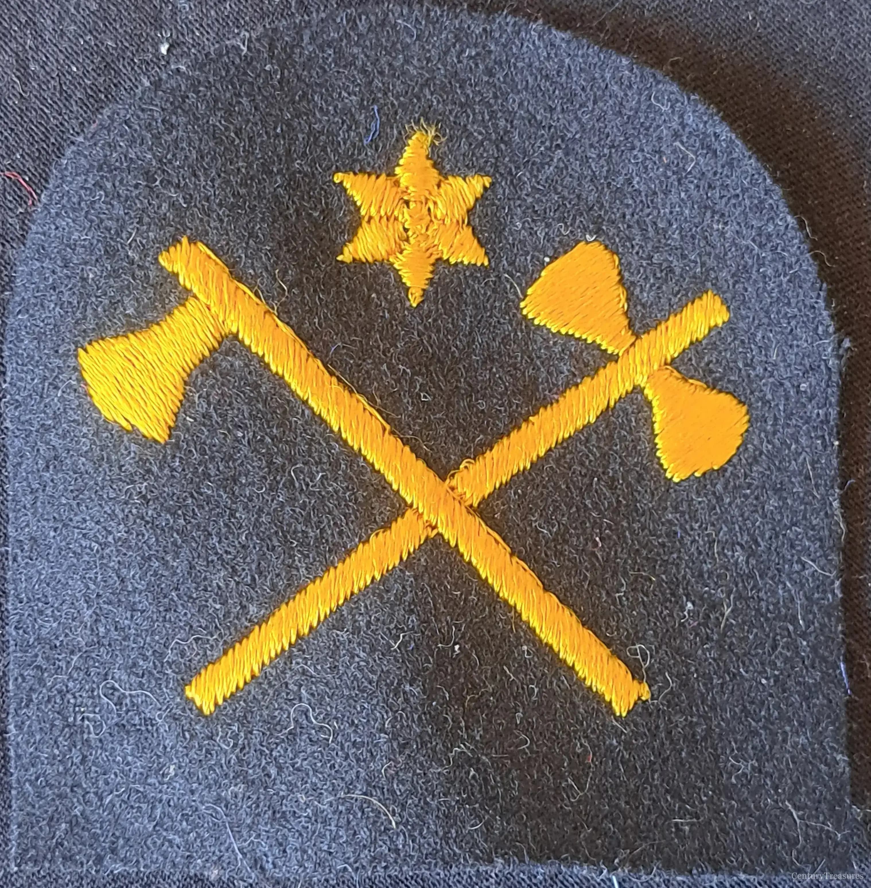 Royal Canadian Navy Shipwright Qualification Insignia