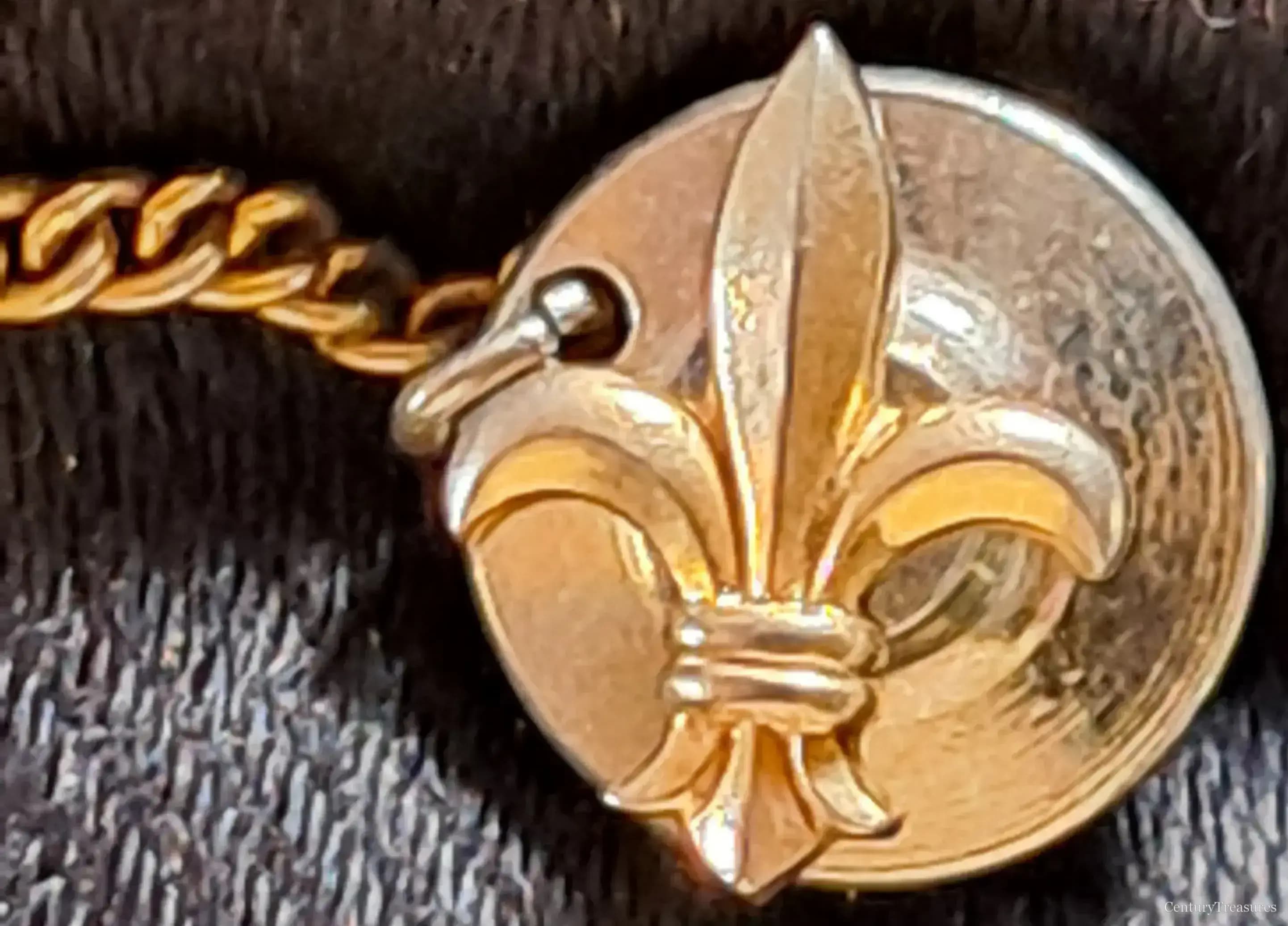 Vintage Gold-Plated Heraldic Gentleman's Fastener
