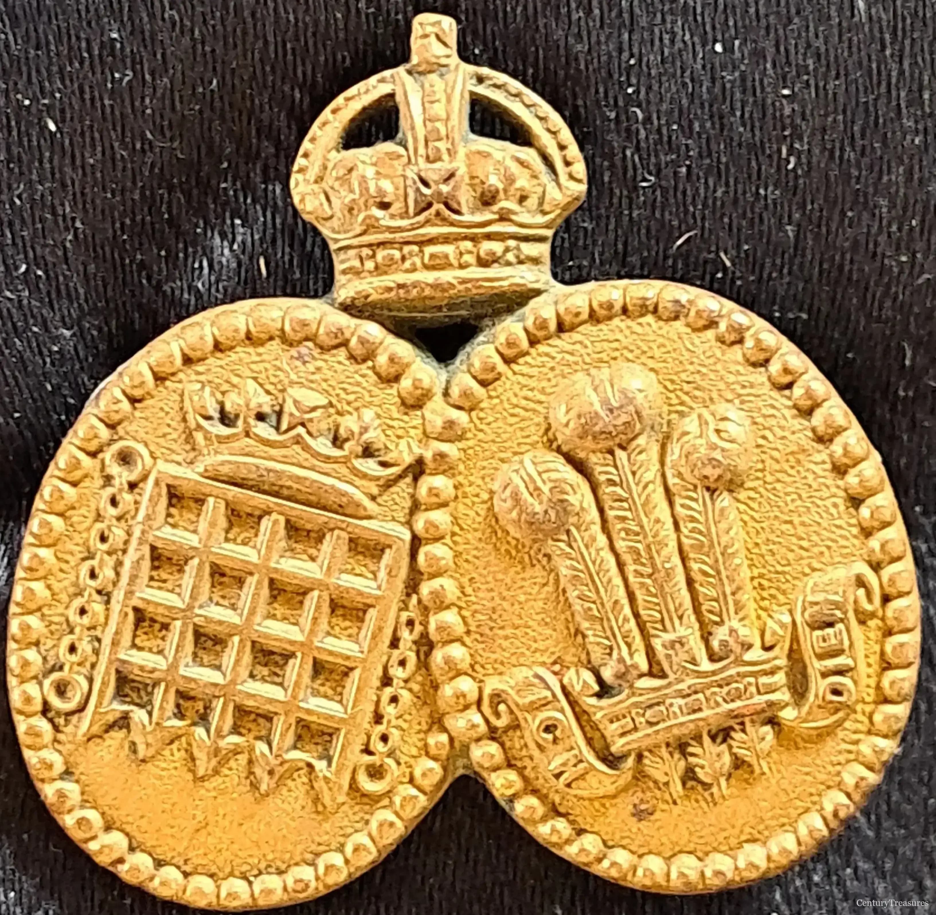 Queen's Westminster and Civil Service Rifles Collar Badge